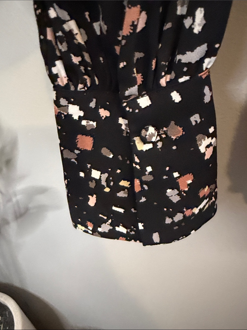 Reset by Jane Abstract Print Button Front Blouse Black Size M - Picture 8 of 10